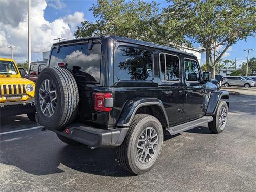 2025 Jeep Wrangler 4-Door Sahara 4x4