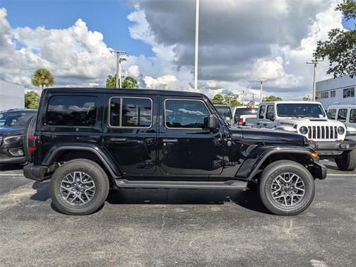 2025 Jeep Wrangler 4-Door Sahara 4x4