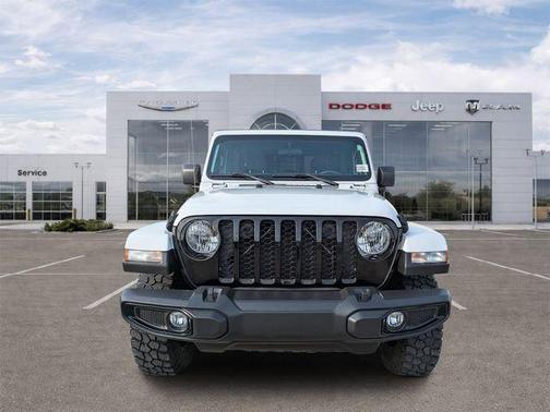 Bright White Clearcoat 2023 Jeep Gladiator Willys 4x4