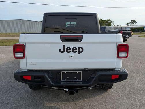 Bright White Clearcoat 2023 Jeep Gladiator Willys 4x4