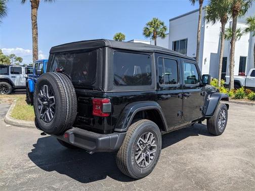 2025 Jeep Wrangler 4-Door Sahara 4x4