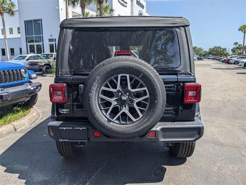 2025 Jeep Wrangler 4-Door Sahara 4x4