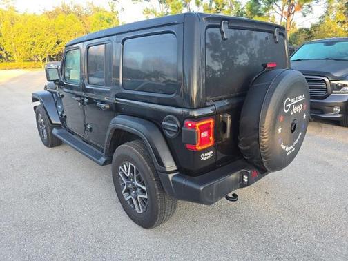 2024 Jeep Wrangler 4-Door Sahara 4x4