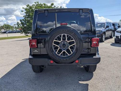 2024 Jeep Wrangler 4-Door Sahara 4x4