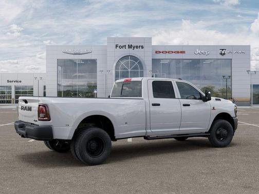 Bright White Clearcoat 2026 RAM 3500 Tradesman Crew Cab 4x4 8' Box