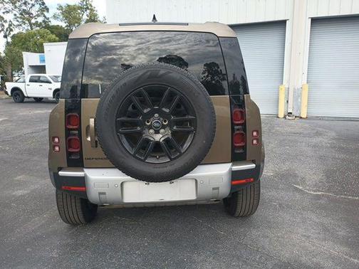 Gondwana Stone Metallic 2025 Land Rover Defender 110 P300