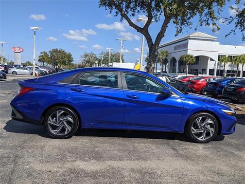 2025 Hyundai ELANTRA SEL