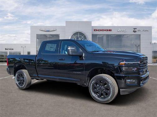 Diamond Black Crystal Pearlcoat 2026 RAM 2500 Laramie Crew Cab 4x4 6'4' Box