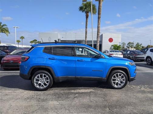 2022 Jeep Compass Latitude Lux