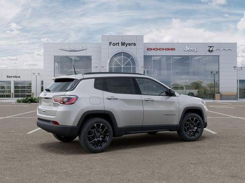 Silver Zynith Metallic Clearcoat 2026 Jeep Compass Latitude