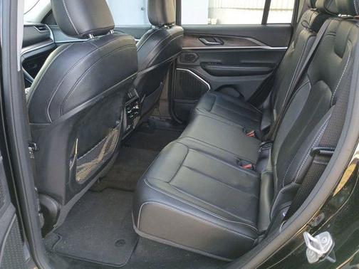 Diamond Black Crystal Pearlcoat 2022 Jeep Grand Cherokee Limited