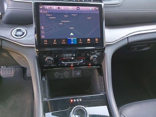Diamond Black Crystal Pearlcoat 2022 Jeep Grand Cherokee Limited