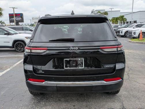 Diamond Black Crystal Pearlcoat 2022 Jeep Grand Cherokee Limited