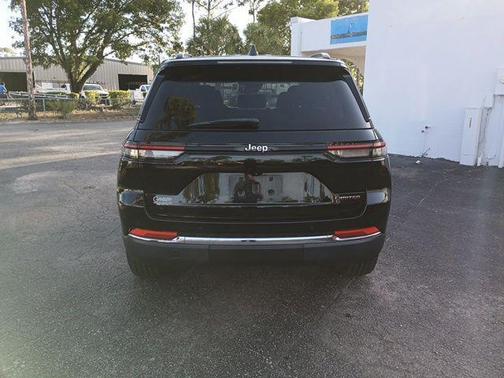 Diamond Black Crystal Pearlcoat 2022 Jeep Grand Cherokee Limited