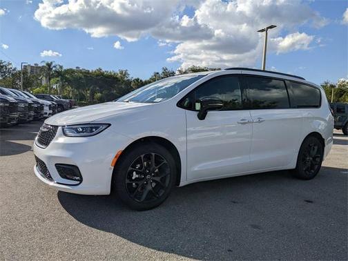 2026 Chrysler Pacifica L