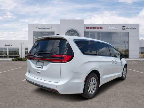 Bright White Clearcoat 2026 Chrysler Pacifica L