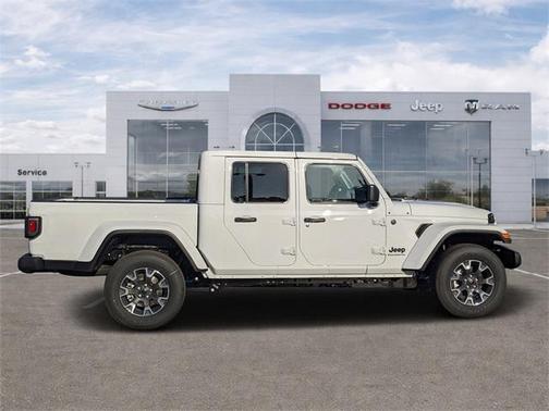 2026 Jeep Gladiator Sahara 4x4