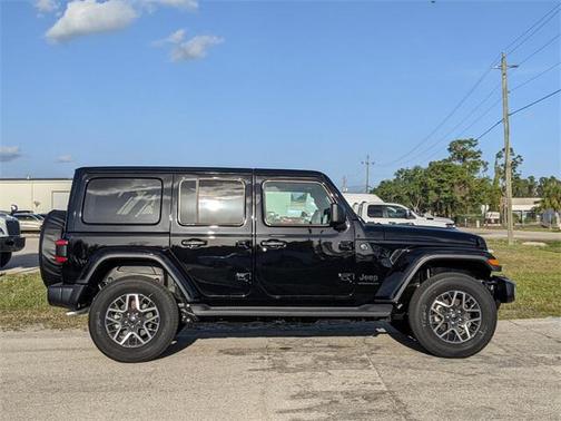 2025 Jeep Wrangler 4-Door Sahara 4x4