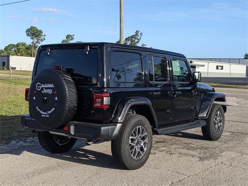 2025 Jeep Wrangler 4-Door Sahara 4x4