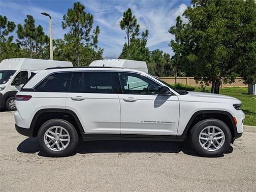 2025 Jeep Grand Cherokee Laredo
