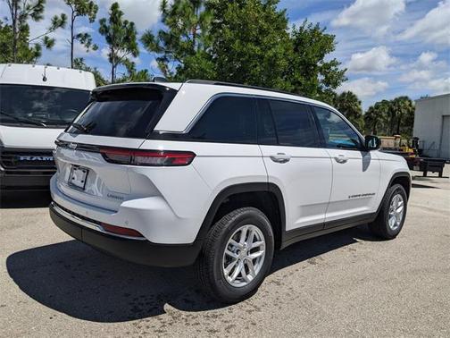 2025 Jeep Grand Cherokee Laredo