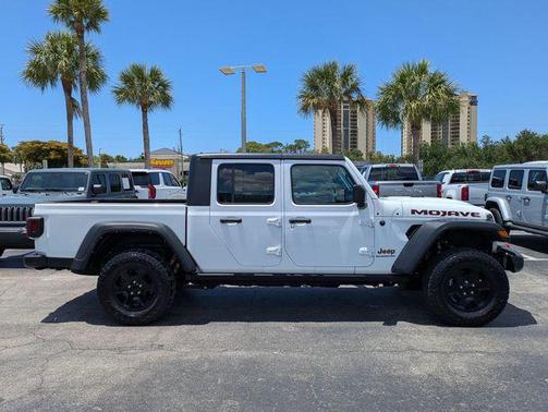 Bright White Clearcoat 2022 Jeep Gladiator Mojave 4x4