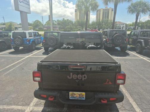 Black Clearcoat 2022 Jeep Gladiator Rubicon