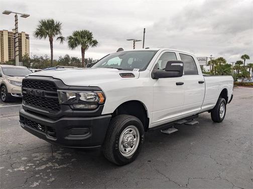 2024 RAM 2500 Tradesman Crew Cab 4x4 8' Box