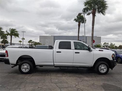 2024 RAM 2500 Tradesman Crew Cab 4x4 8' Box