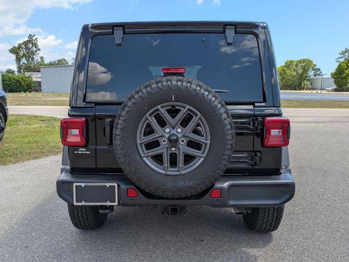 Black Clearcoat 2026 Jeep Wrangler Sport S