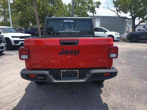 Firecracker Red Clearcoat (DISC) 2026 Jeep Gladiator Sport