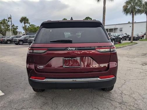 2025 Jeep Grand Cherokee Laredo