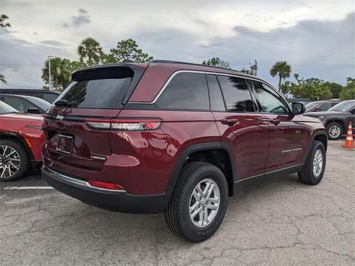 2025 Jeep Grand Cherokee Laredo