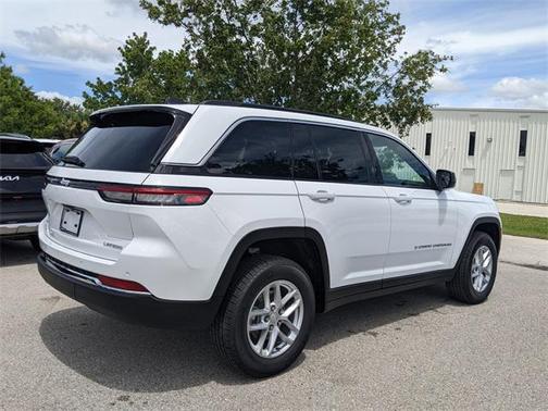 2025 Jeep Grand Cherokee Laredo