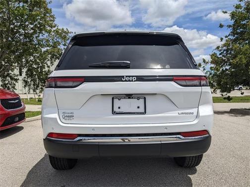 2025 Jeep Grand Cherokee Laredo