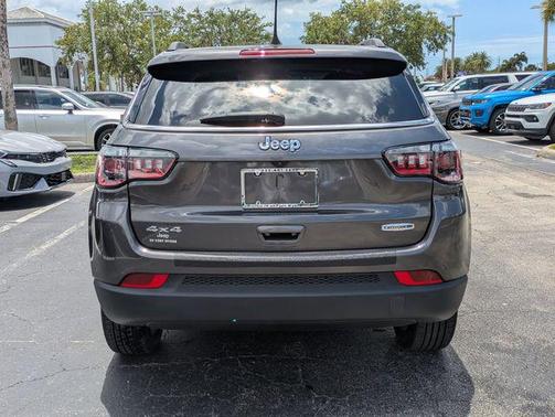 Granite Crystal Metallic Clearcoat 2022 Jeep Compass Latitude Lux