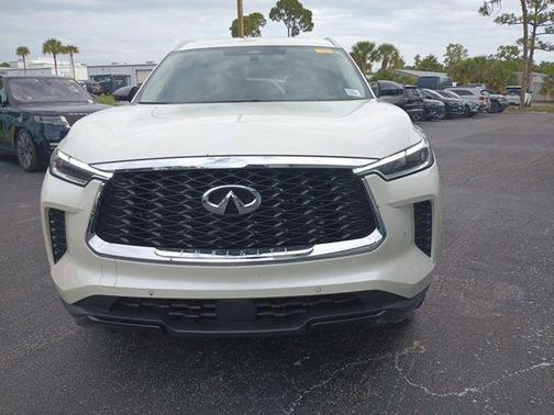 Majestic White 2023 INFINITI QX60 Luxe