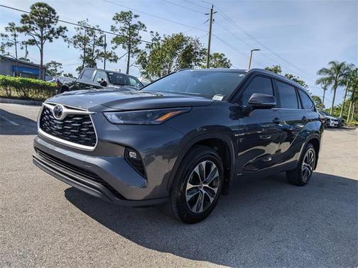 2025 Toyota Highlander Hybrid XLE