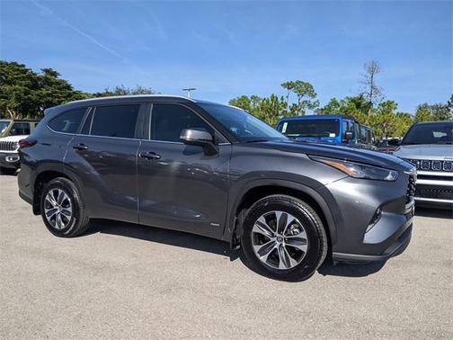 2025 Toyota Highlander Hybrid XLE