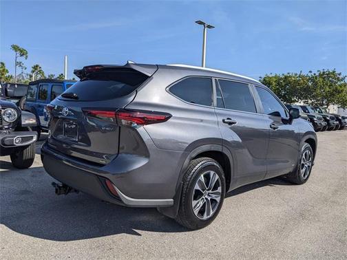 2025 Toyota Highlander Hybrid XLE