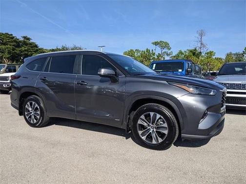 2025 Toyota Highlander Hybrid XLE