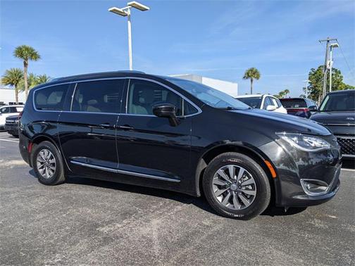 2020 Chrysler Pacifica Touring-L Plus