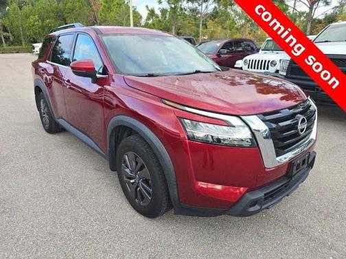 2022 Nissan Pathfinder SV