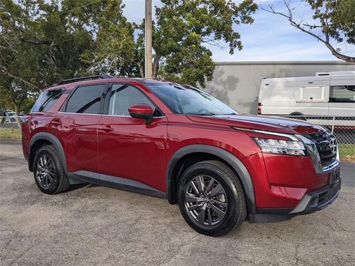 2022 Nissan Pathfinder SV
