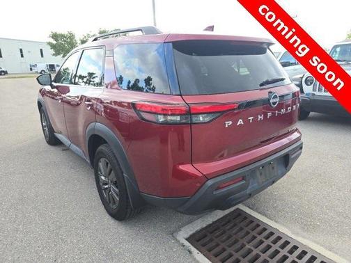 2022 Nissan Pathfinder SV