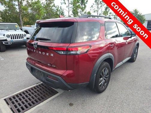 2022 Nissan Pathfinder SV