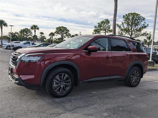 2022 Nissan Pathfinder SV