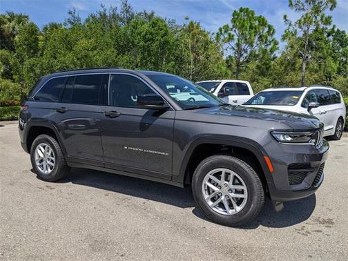 2025 Jeep Grand Cherokee Laredo