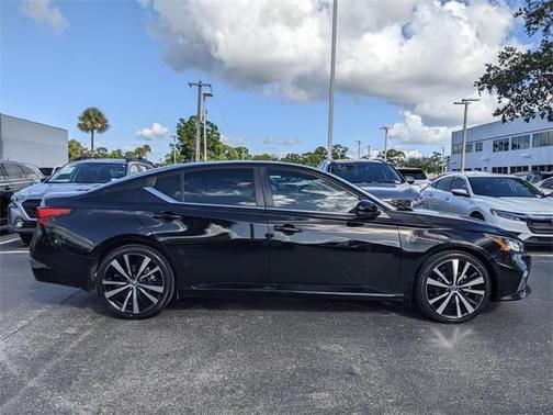 2021 Nissan Altima SR VC-Turbo FWD