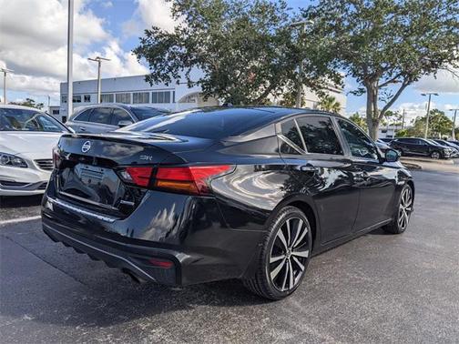 2021 Nissan Altima SR VC-Turbo FWD